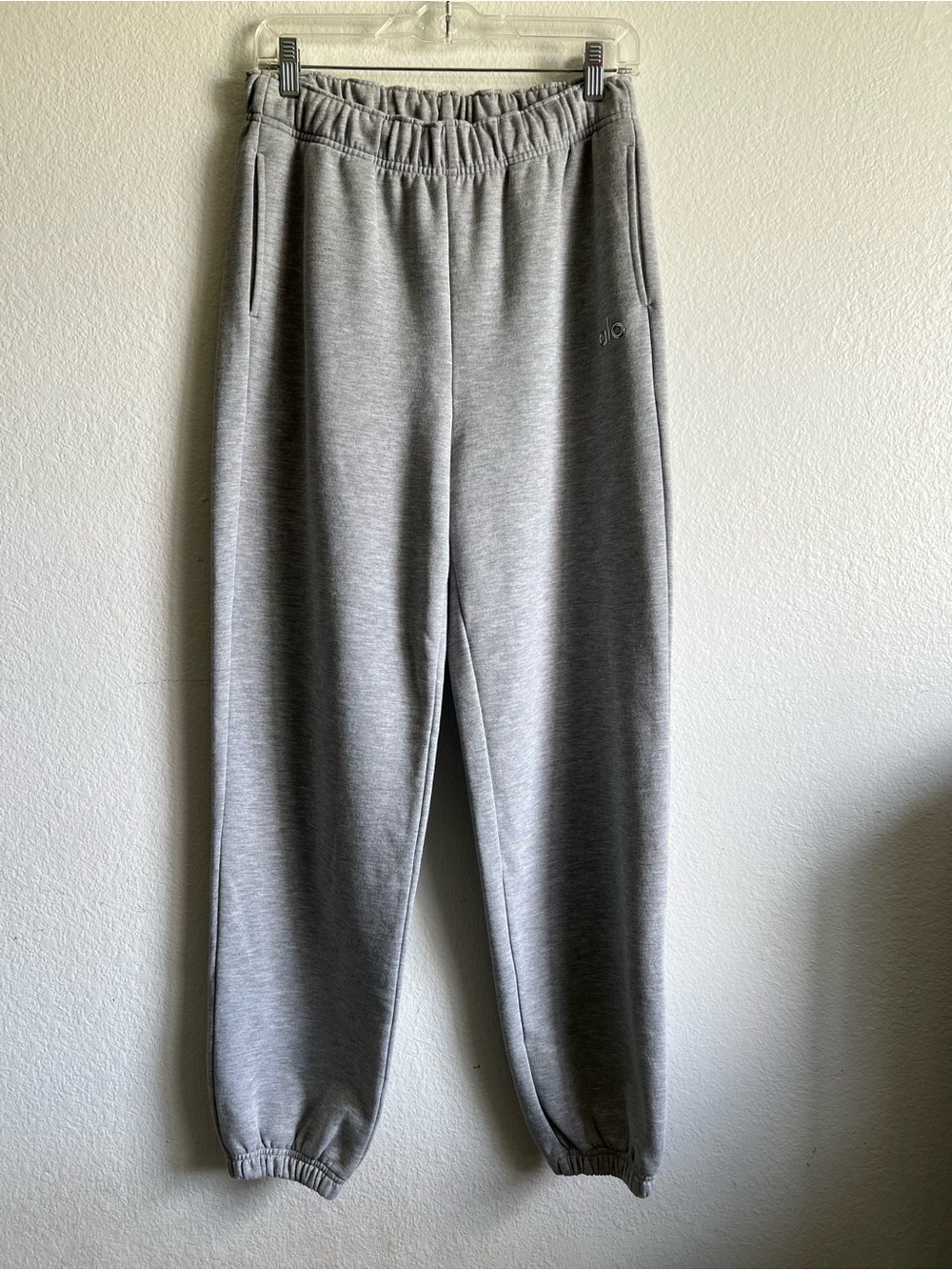 ALO Yoga Accolade Sweatpant
Athletic Color Grey. Size S - Picture 5 of 13